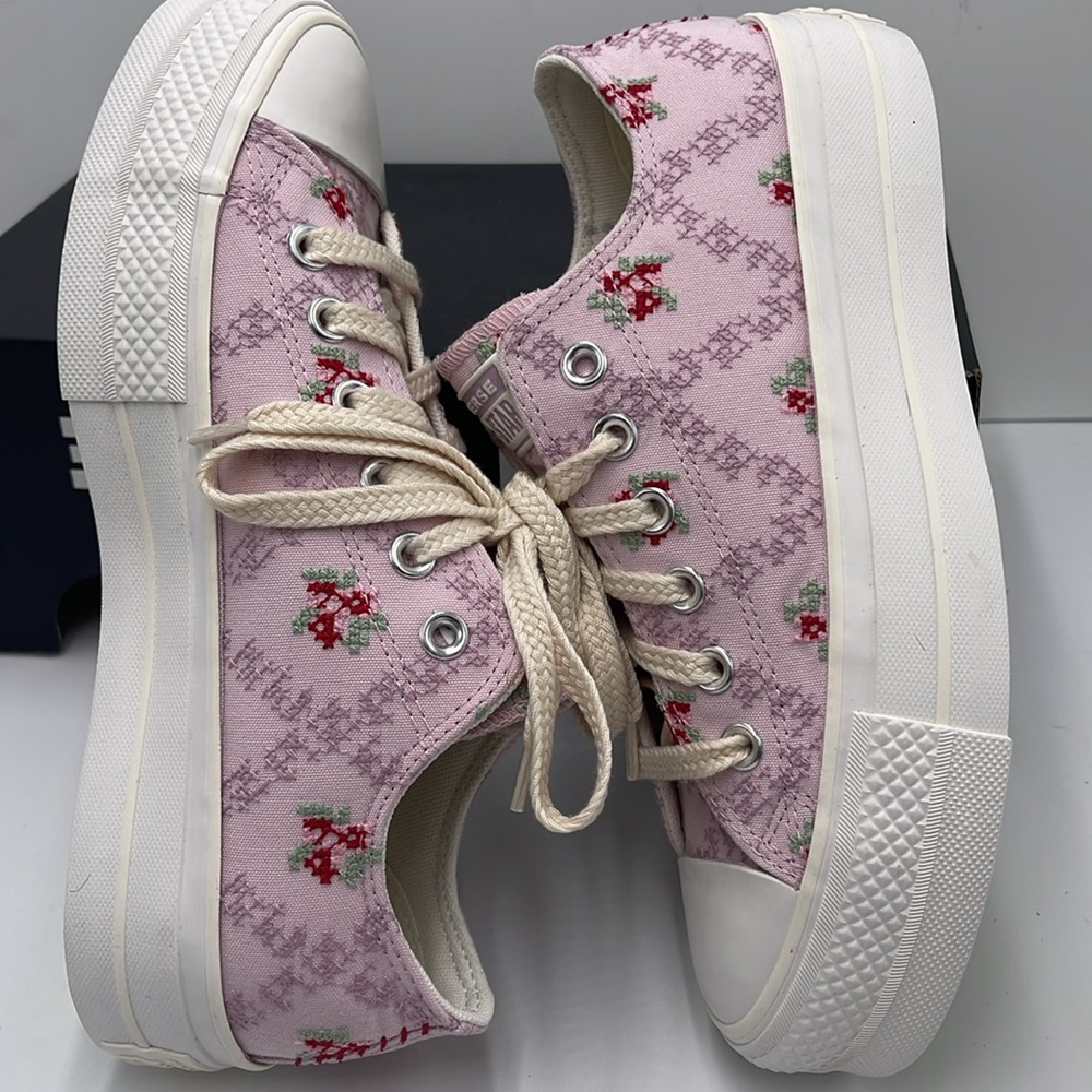 Converse WMNS Platform Sneakers A13660C
CTAS LIFT OX
SUMMIT PINK/VINTAGE WHITE - Picture 11 of 16
